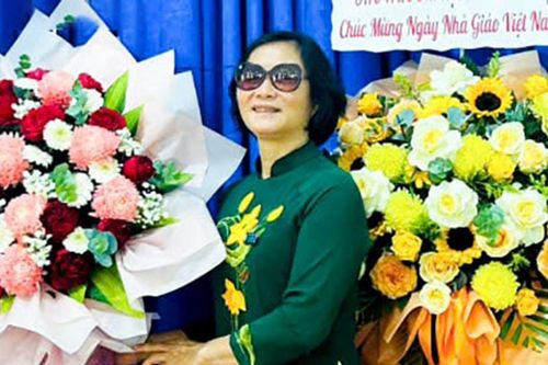 Cô giáo vượt qua bệnh tật, viết tiếp giấc mơ bục giảng