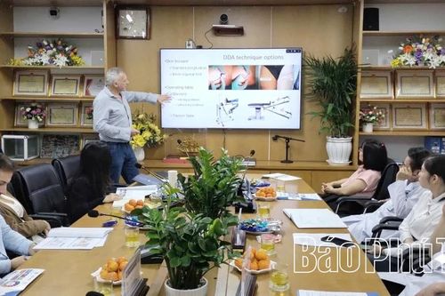 Phẫu thuật thay khớp háng ít xâm lấn MIS tiếp cận đường trước