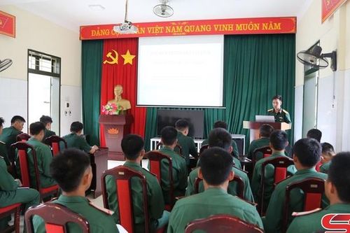 Bộ đội trinh sát cơ giới học và làm theo Bác