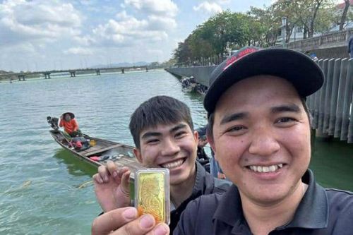 Tìm thấy lượng vàng thứ hai của người dân đánh rơi xuống sông Hương