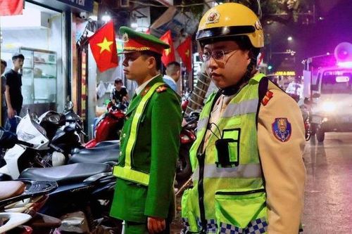 Cảnh sát 113 tuần tra khép kín giữ vững an ninh Đại hội XIV