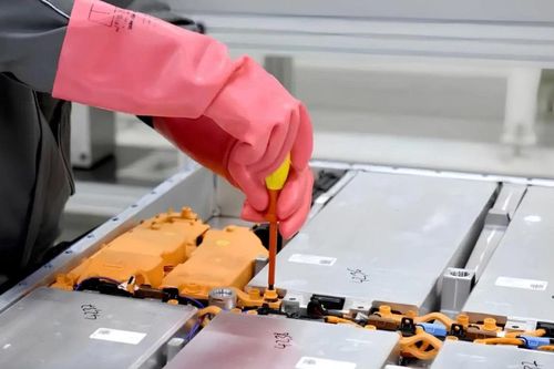 Trung Quốc siết quy định tái chế pin xe điện