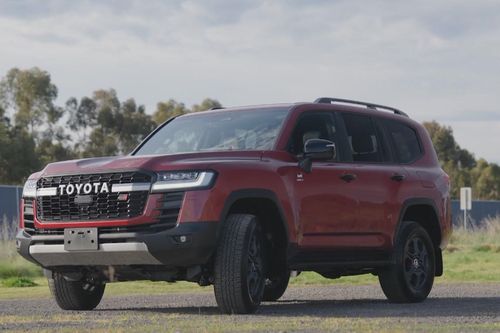 Toyota Land Cruiser 300 HEV chuẩn bị ra mắt Đông Nam Á