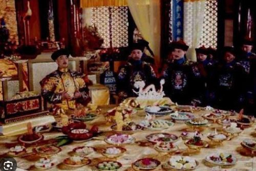 Thực hư chuyện hoàng đế Trung Quốc không được ăn quá 2 miếng mỗi món