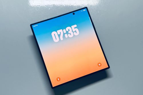 Galaxy Z Fold 8 sắp có màn hình không nếp gấp?