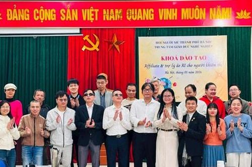 Hà Nội: Người khiếm thị 'vượt rào cản' công nghệ để làm chủ kinh tế số