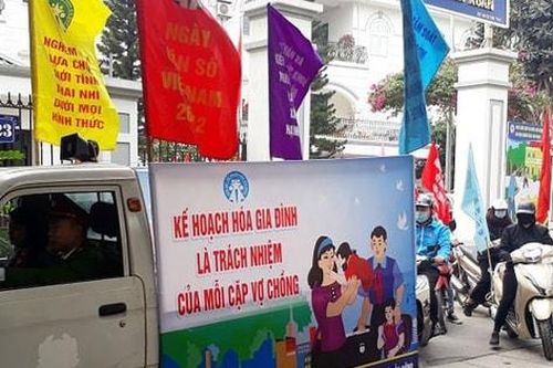 Hà Nội: Khuyến khích các cặp vợ chồng sinh đủ hai con trước 35 tuổi