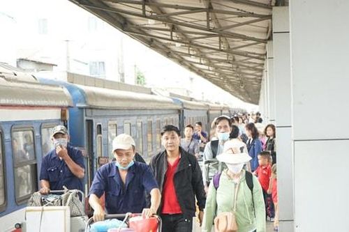 TP Hồ Chí Minh: Vé tàu ngày cao điểm Tết Bính Ngọ 2026 đã bán hết