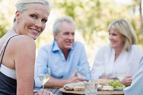 Sau tuổi 50, dù giàu hay nghèo: Cha mẹ nhất định cần giúp con 3 việc này