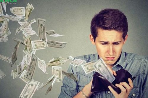 5 kiểu tiêu tiền vô tội vạ này khiến bạn khốn khổ về sau