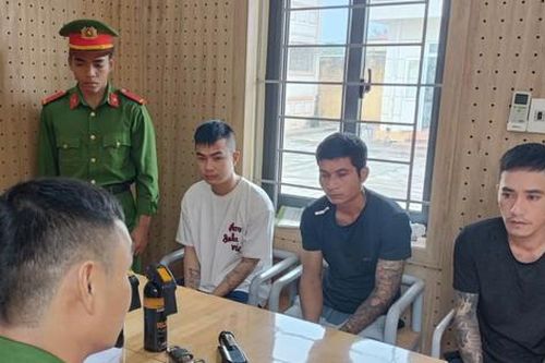 Phẫn nộ cảnh nữ nhân viên karaoke bị xích chân, hành hung dã man vì đi chơi với người yêu