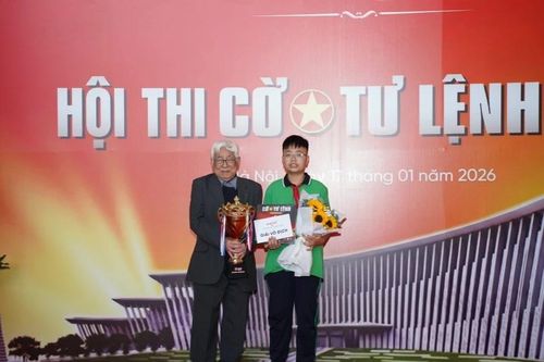 Kỳ thủ lớp 6 Đặng Khánh Minh giành ngôi vô địch tại Hội thi Cờ Tư lệnh 2025