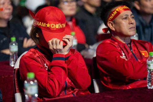 Mẹ của Minh Phúc mong U23 Việt Nam 'chân cứng đá mềm'