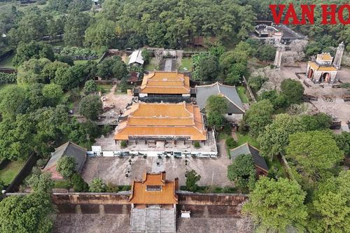 Di tích lăng vua Tự Đức đang được tu bổ như thế nào?