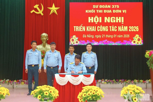 Khối thi đua đơn vị Sư đoàn Phòng không 375 coi trọng huấn luyện cán bộ, huấn luyện phân đội