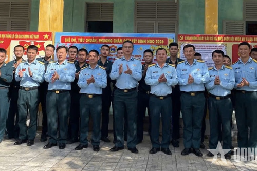 Đoàn công tác Sư đoàn 375 kiểm tra Tiểu đoàn 14 (Trung đoàn 290)