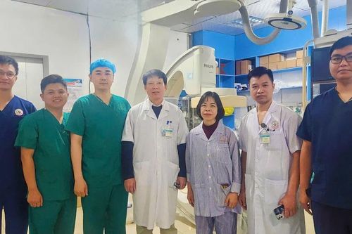 Đau bụng, rong kinh u xơ tử cung to như thai 3 tháng