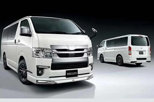 Toyota HiAce 2026 từ 472 triệu đồng, chiếc minivan 22 năm chưa 'lên đời'