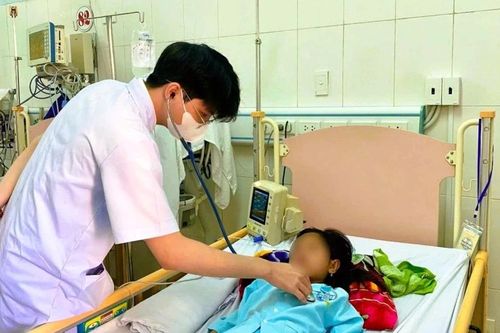 Lấy thuốc người lớn uống, 3 trẻ ở Quảng Trị nhập viện cấp cứu