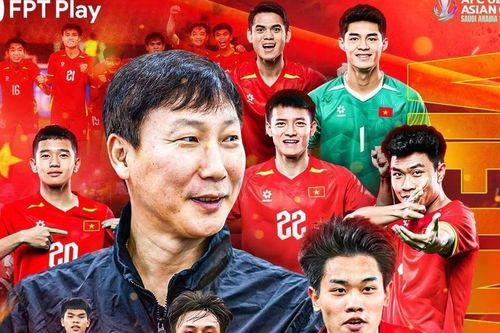 NSND Trung Anh, nhà báo Lại Văn Sâm, ca sĩ Hòa Minzy nhắn nhủ xúc động tới U23 Việt Nam