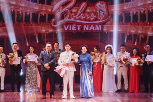 Trần Mạnh Hùng trở thành Quán quân Tiếng hát Bolero Việt Nam 2025