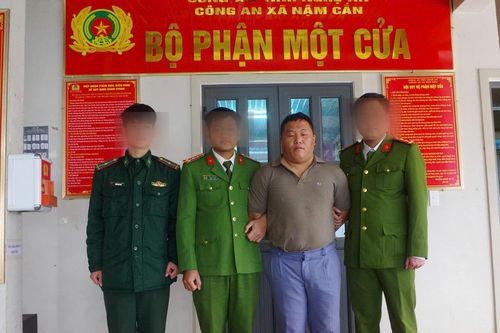 Thay tên đổi họ, trốn sang nước ngoài 17 năm vẫn không thoát 'tai mắt' công an