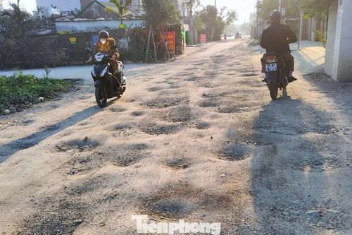 Những tuyến đường chằng chịt 'ổ gà, ổ voi' ở Nghệ An