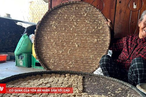 Làng nghề bánh khô mè xứ Quảng chạy đua với Tết