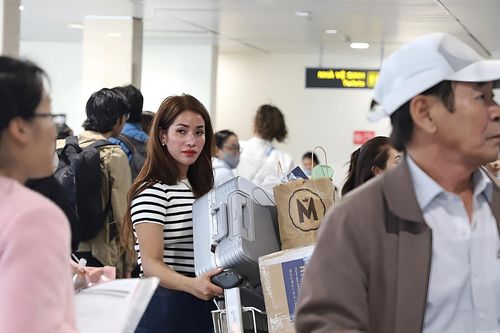 Đi lại dịp Tết sao cho đỡ tốn kém khi vé máy bay tăng cao?