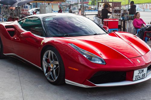 Siêu xe Ferrari 488 từng tai nạn nát đầu của đại gia Hà Nội 'hồi sinh' sau 4 năm