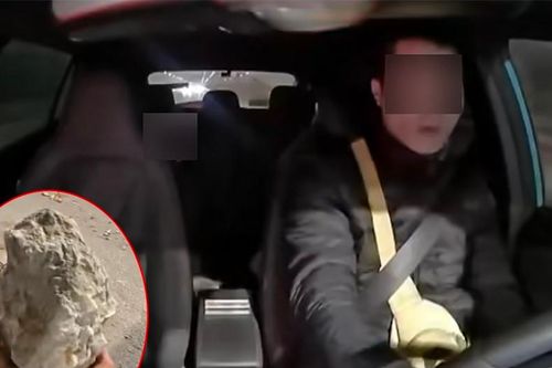 Clip 1,3 triệu lượt xem ghi cảnh gạch đá rơi trên đường Hà Nội, công an vào cuộc
