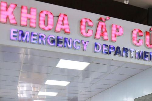 Thói quen khiến bé trai phải đi cấp cứu khi đang học bài
