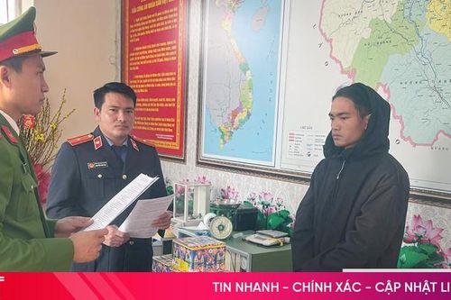 Hà Tĩnh: Khởi tố 2 đối tượng tàng trữ pháo, thu giữ cả súng nhựa và đạn