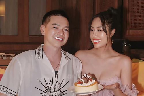 Nghệ sĩ Quang Minh và vợ kém 37 tuổi khoe tin vui