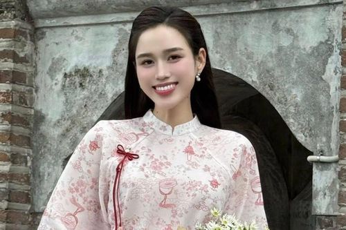 Những mẫu giày đón Tết của Đỗ Thị Hà