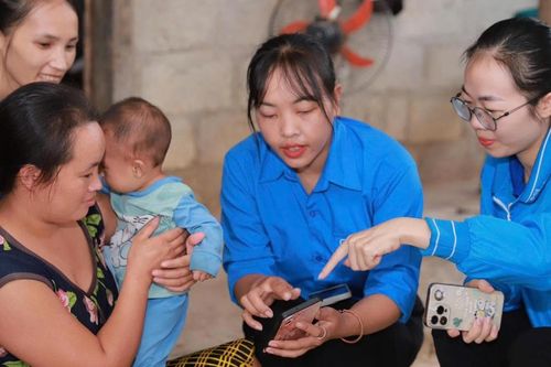 Chuyển đổi số để xóa 'nghèo thông tin'