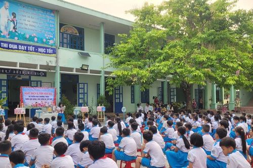 Thứ Hai về với liên đội