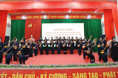 Bế giảng lớp truyền dạy dân ca xã Vạn Linh