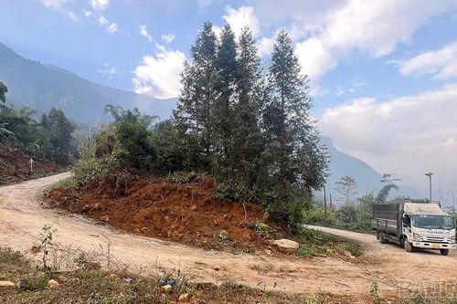 Đầu tư cải tạo, nâng cấp đường vào xã A Lù cũ