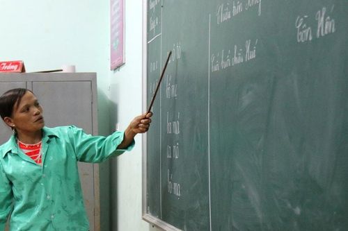 'Con chữ' thay đổi cuộc sống phụ nữ ở làng Dao Krông Nô