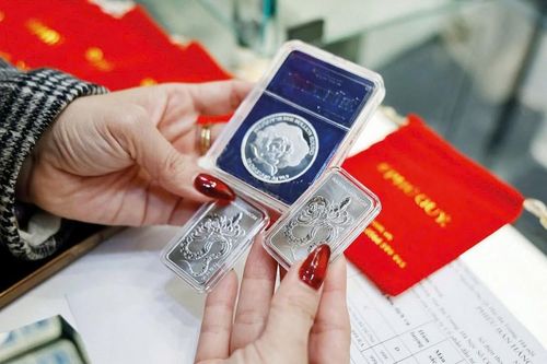 Giá bạc biến động ra sao những tháng đầu năm?