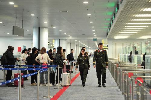 Ghi ở Công an cửa khẩu Nội Bài những ngày diễn ra Đại hội Đảng