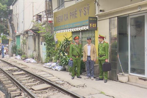 Siết an toàn phố đường tàu, đề xuất dừng chạy tàu