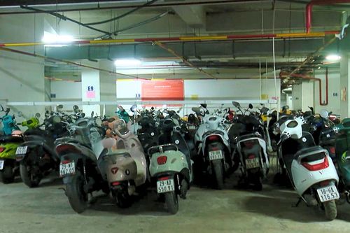 Bất cập về chỗ để và sạc xe điện tại chung cư