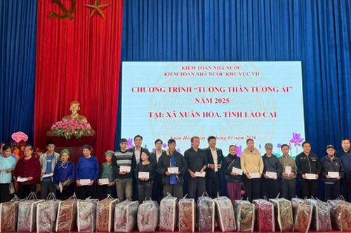 Kiểm toán nhà nước khu vực VII mang Tết sớm đến với đồng bào vùng cao