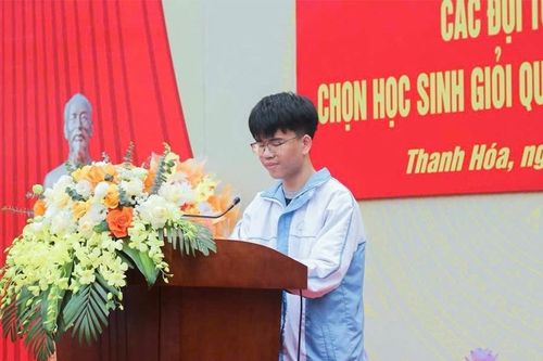 Thủ khoa Vật lý quốc gia ở tuổi 16 chia sẻ bí kíp học không 'mẹo thi'