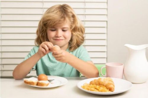 Trẻ em nên ăn bao nhiêu trứng để tốt cho não bộ?