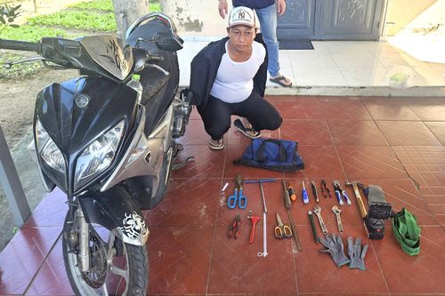 Gã 'đạo chích' cầm búa đập bể cửa kính, đột nhập công ty cuỗm tài sản