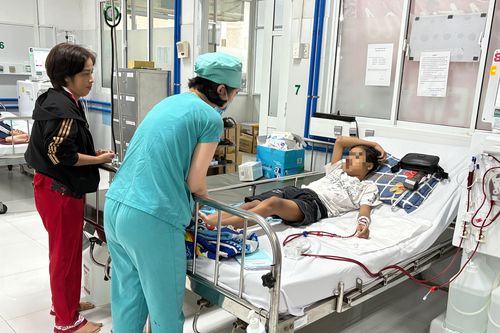 Vì sao ngày càng nhiều trẻ phải chạy thận?