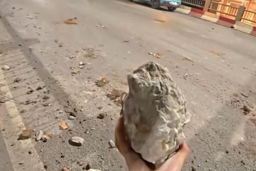 Công an Hà Nội xác minh clip nhiều mảng bê tông, đinh sắt rơi vãi tại Vành đai 2